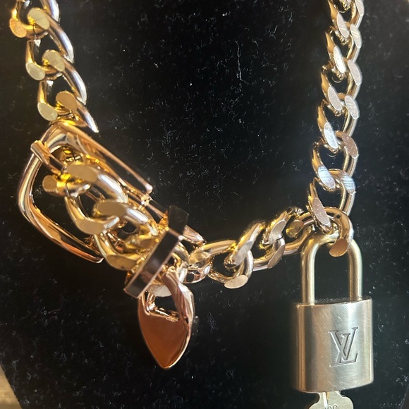 Unbranded gold-tone adjustable choker dangling heart & authentic LV lock #307. - Picture 6 of 11